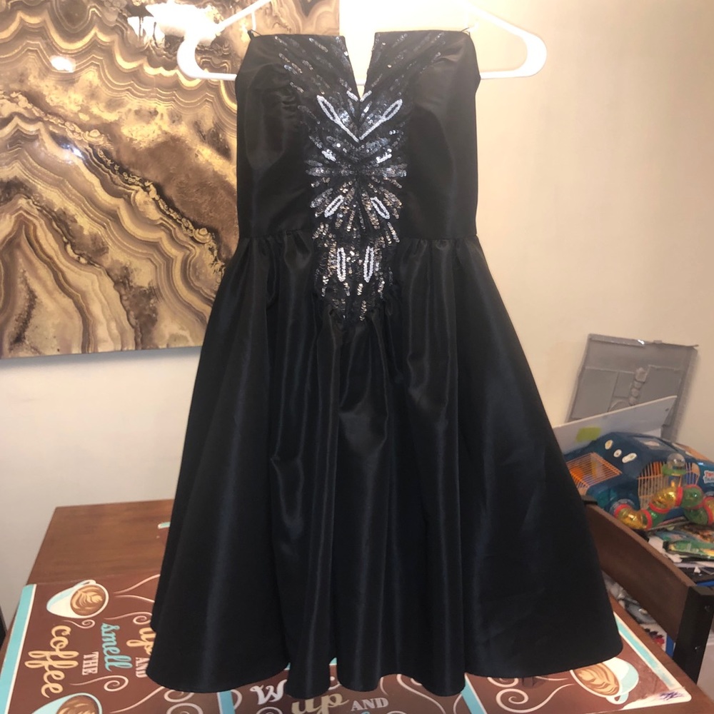 Nicole Miller Black Strapless Prom, Party, Cocktail Dress Read Description